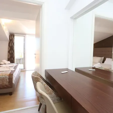 Real Apartment *